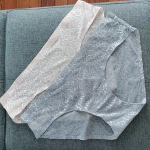 5/25 sale Jessica Simpson 2 pair bikini underwear